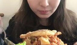 吃瓜的小妮子,揭秘吃瓜小妮子的趣味生活