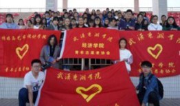 东湖学院看台吃瓜,瓜田李下，校园风云录