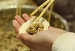 信阳农林吃瓜,瓜果飘香，田园风光尽收眼底