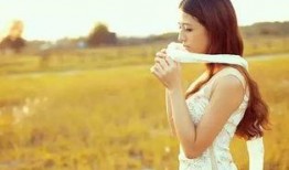 在家吃瓜闲时赏花,在家吃瓜赏花，尽享生活雅趣