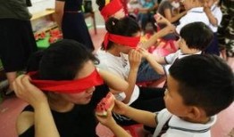 蒙眼吃瓜规则亲子游戏