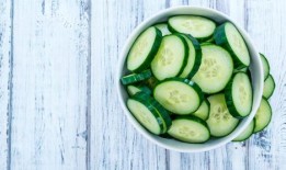 夏季清爽吃瓜照片图片,瓜果飘香——夏季清爽吃瓜瞬间