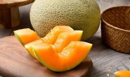 哈密瓜切开要不要泡水吃,泡水食用还是直接享用？揭秘最佳食用方式
