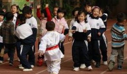 亲子校运会吃瓜比赛,欢乐吃瓜大赛，甜蜜亲子时光