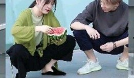 围观吵架吃瓜,围观吵架，吃瓜群众现场直播