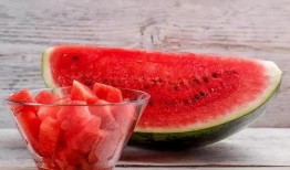 肉装小cherry吃瓜,揭秘电竞女神的瓜田传奇