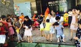 亲子校运会吃瓜比赛,欢乐吃瓜大赛，甜蜜亲子时光