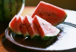 吃瓜后喝白酒,夏日消遣新风尚