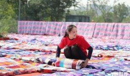 吃瓜晒被子,吃瓜晒被，享受悠闲时光