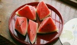 食品级勺子吃瓜,尽享夏日清凉瓜果时光