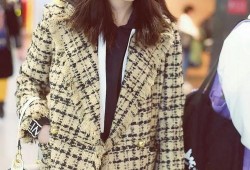 肖战和李沁吃瓜