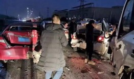 吃瓜群众看到车祸