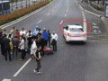 吃瓜群众看到车祸