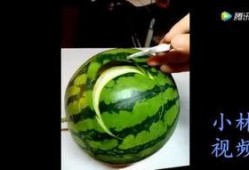 河边吃哈密瓜视频,共享哈密瓜的美味与欢乐